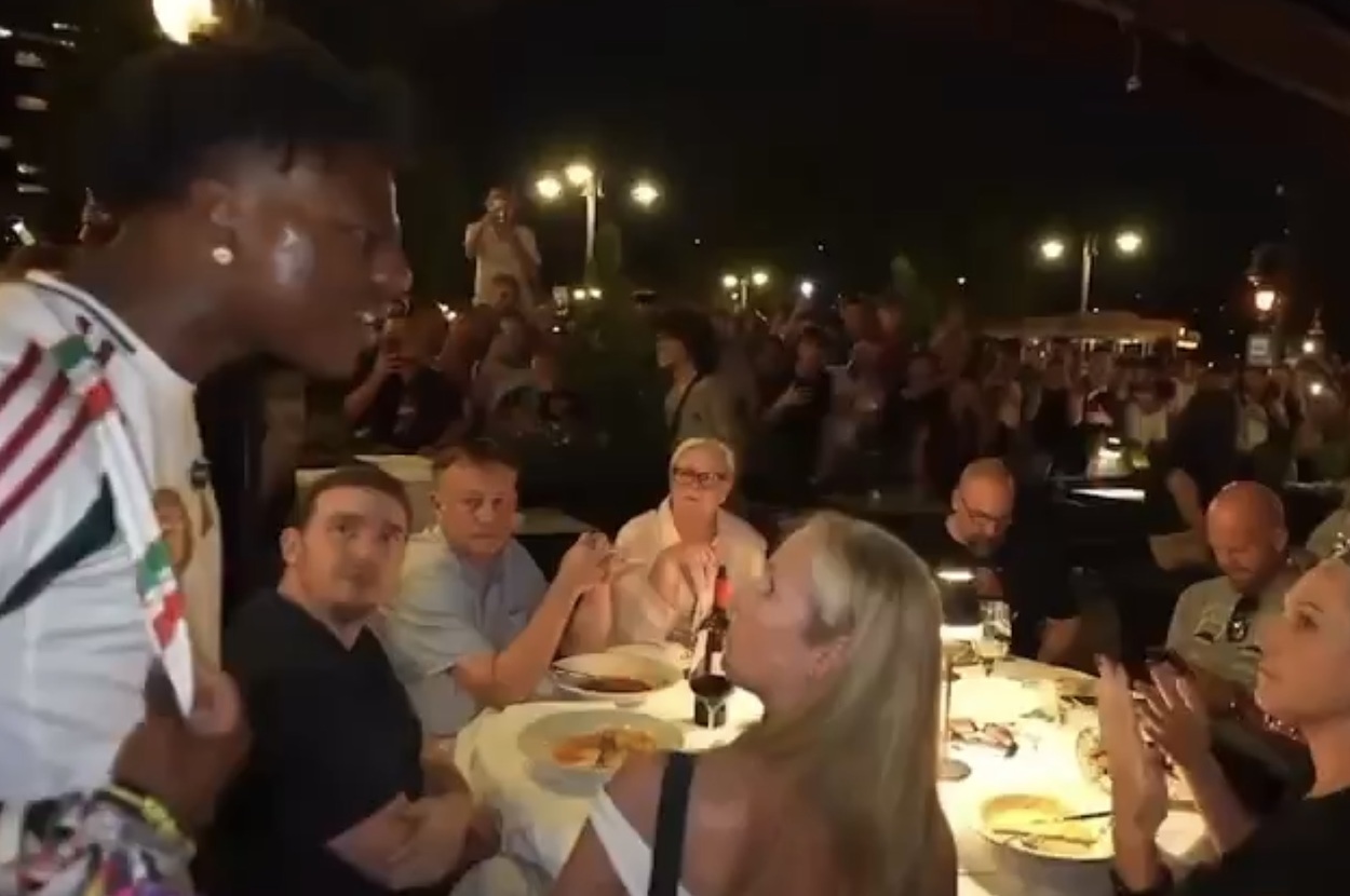 Video Shows IShowSpeed Calling Out Woman Who Flipped Him off at Restaurant  | Complex