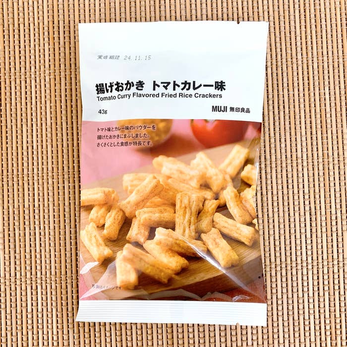 無印良品のおすすめのお菓子「揚げおかき トマトカレー味」