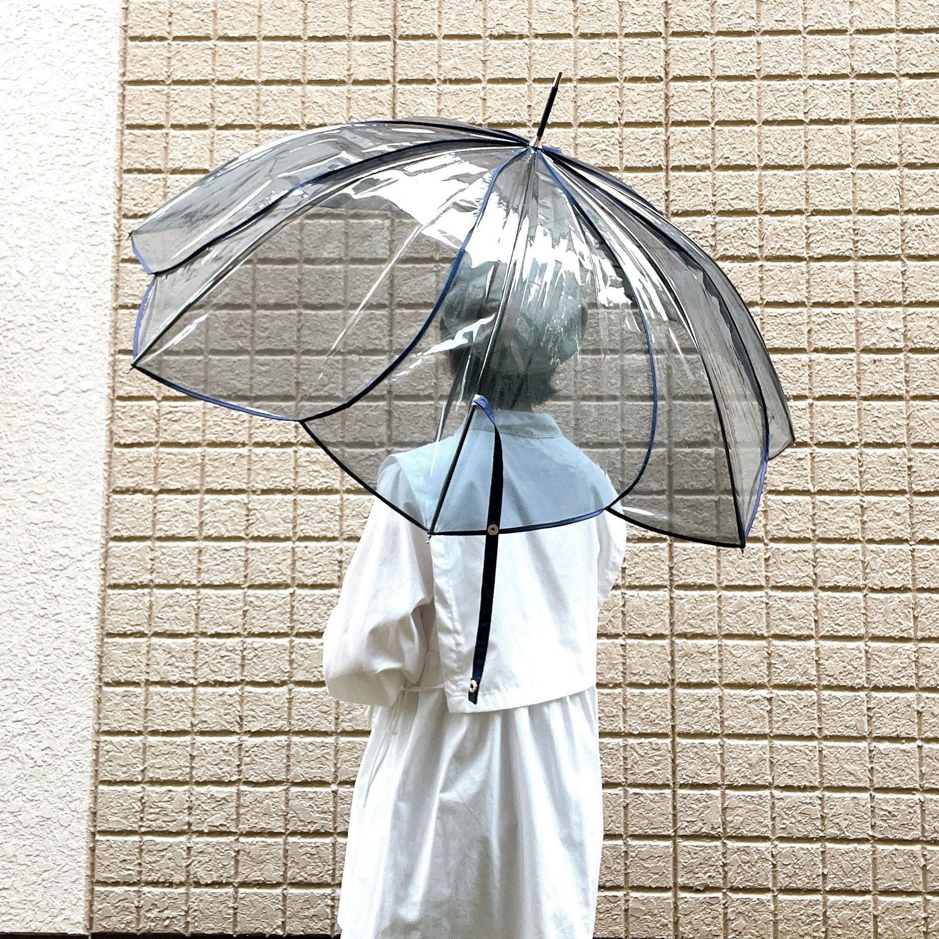 Francfranc(フランフラン)のおすすめ生活雑貨「クリアアンブレラ カラーパイピング 長傘 58cm グレー」