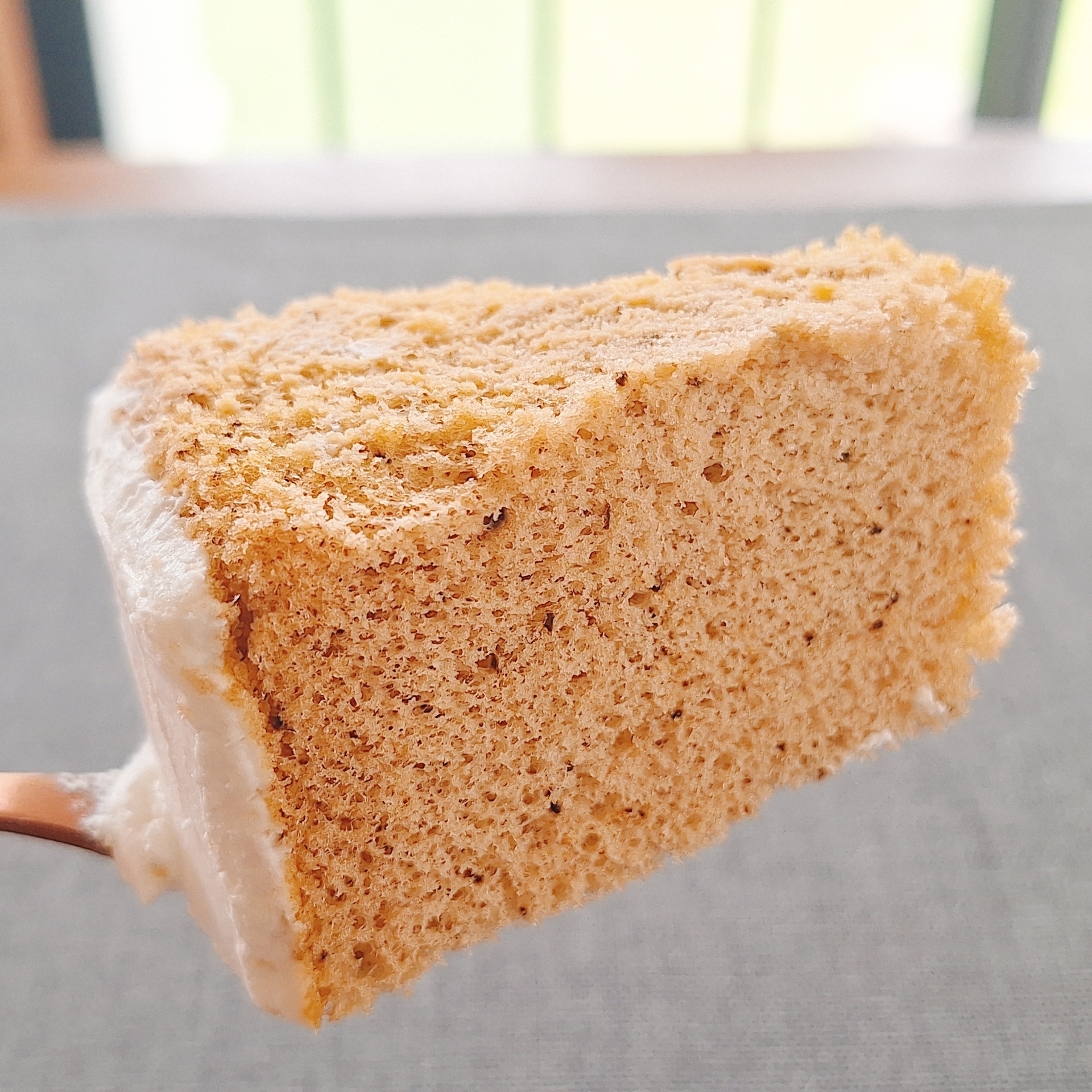 ローソンのおすすめスイーツ「紅茶シフォンケーキ」