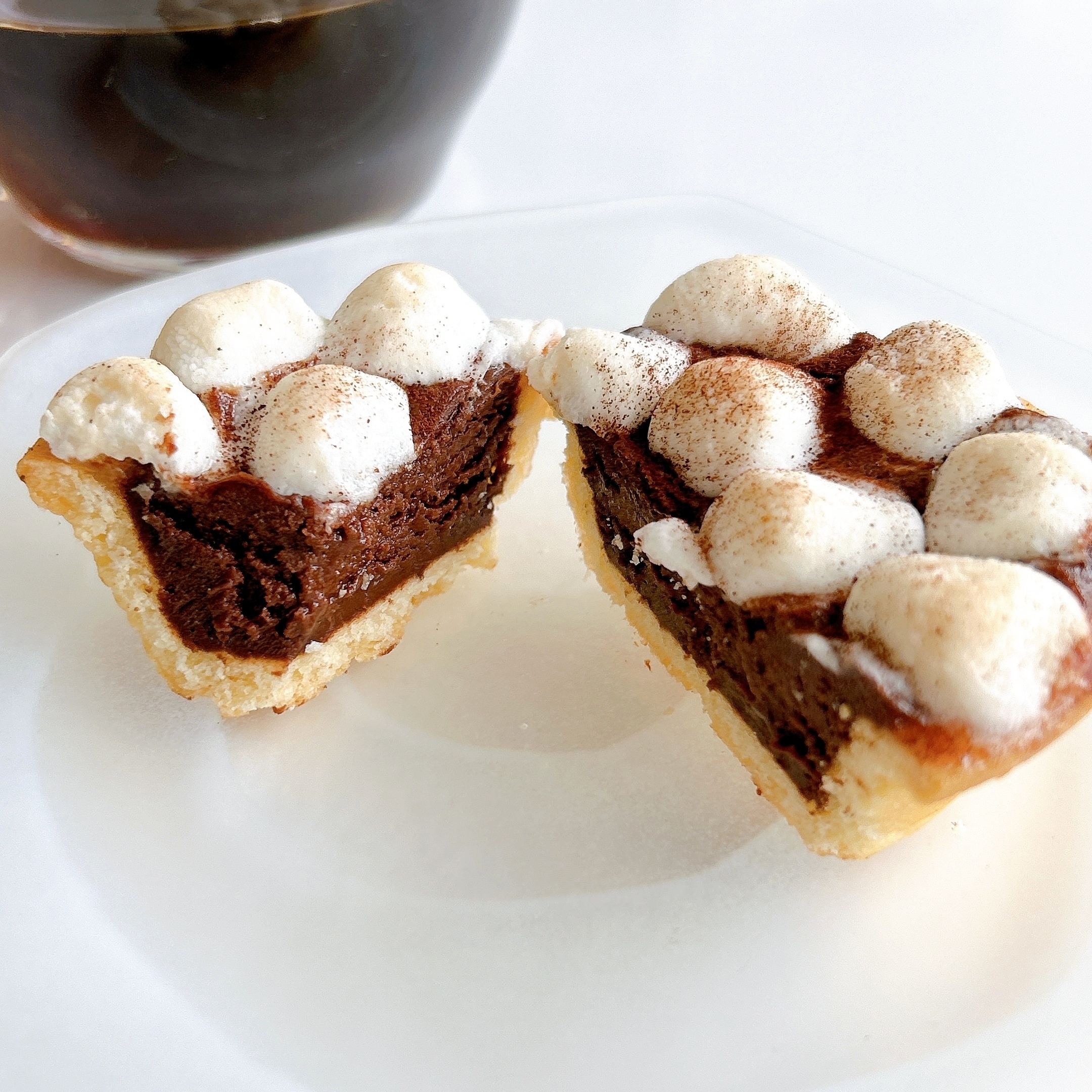 ローソンのおすすめスイーツ「チョコスモアタルト」