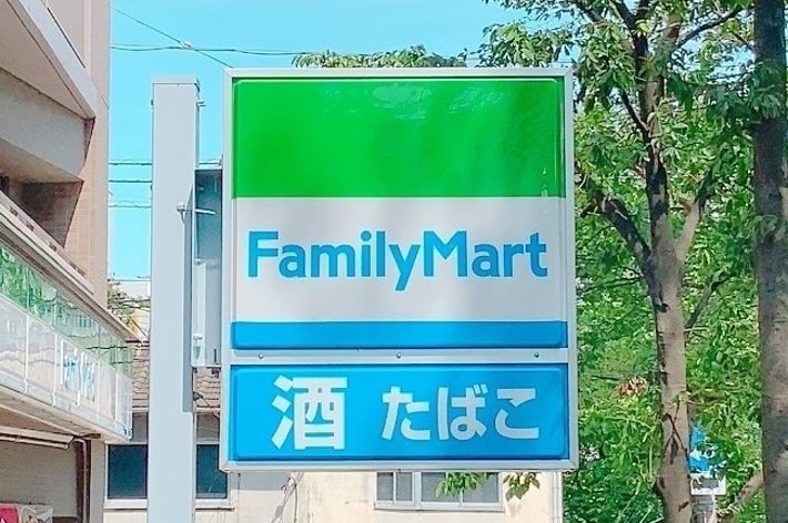 FamilyMart（ファミリーマート）の看板