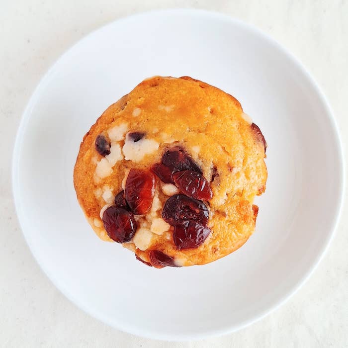 セブン-イレブンのおすすめスイーツ「7カフェ ベリー＆ベリーマフィン」