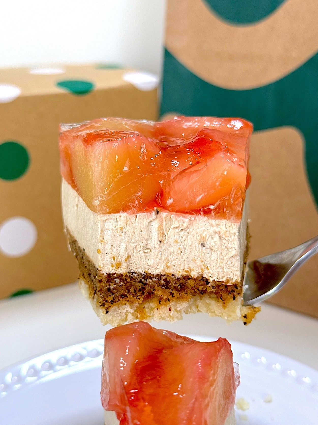 STARBUCKS（スターバックス）のおすすめスイーツ「白桃＆アールグレイケーキ」