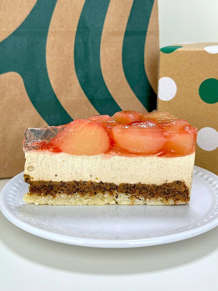 STARBUCKS(スターバックス)のおすすめスイーツ「白桃&アールグレイケーキ」