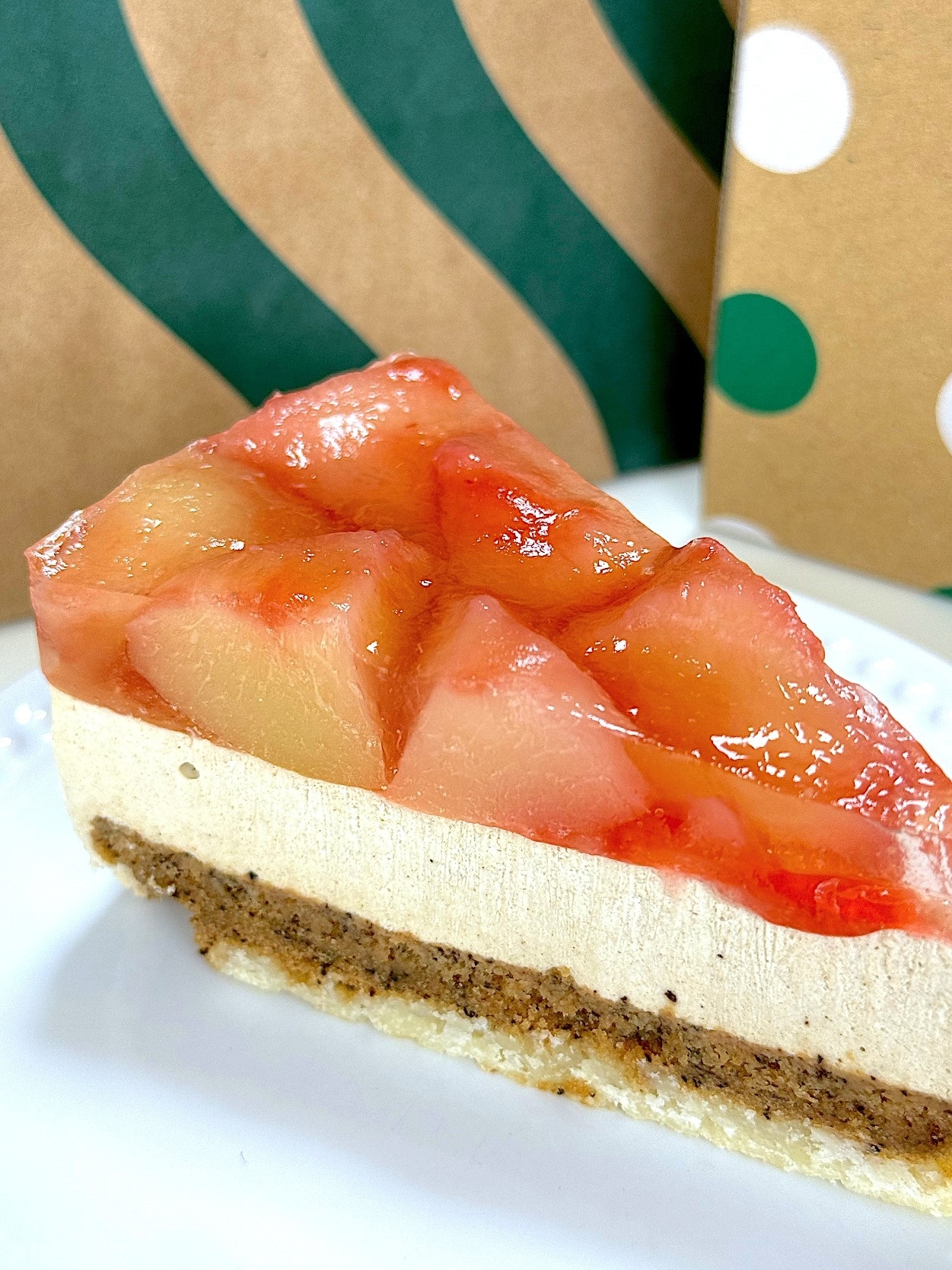 STARBUCKS（スターバックス）のおすすめスイーツ「白桃＆アールグレイケーキ」