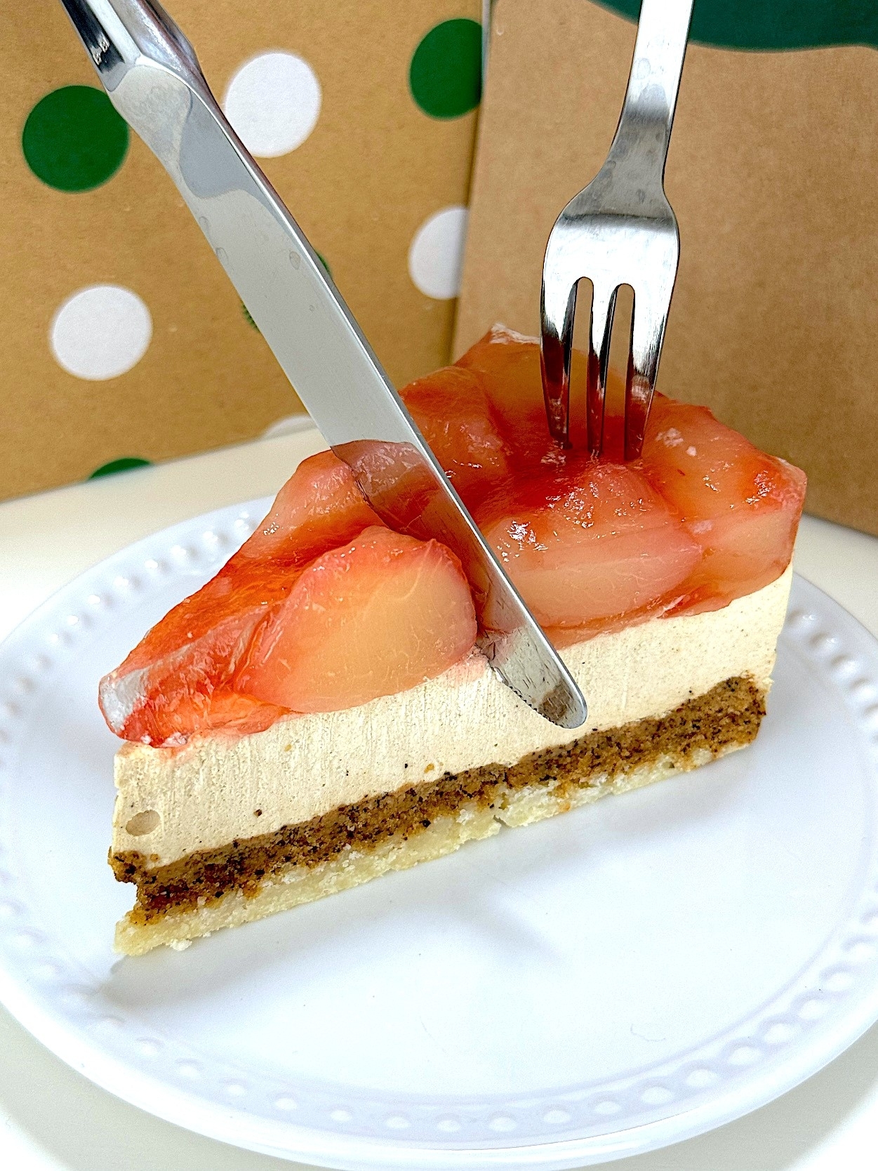 STARBUCKS（スターバックス）のおすすめスイーツ「白桃＆アールグレイケーキ」