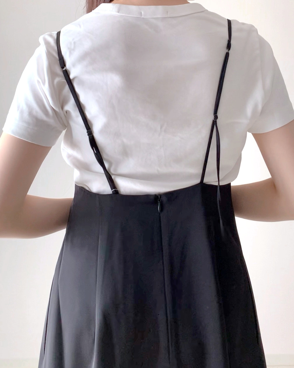 GU(ジーユー)のおすすめファッションアイテム「サテンキャミソールワンピース+E」