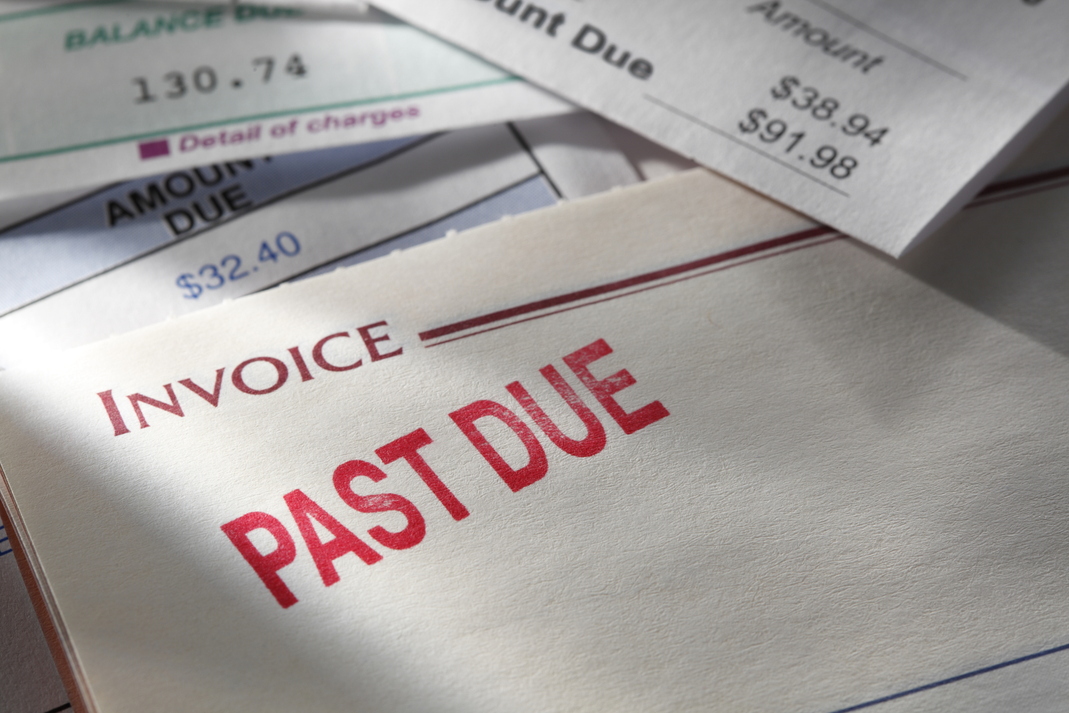 Several invoices are shown, with one prominently displaying the words &quot;PAST DUE&quot; in large text