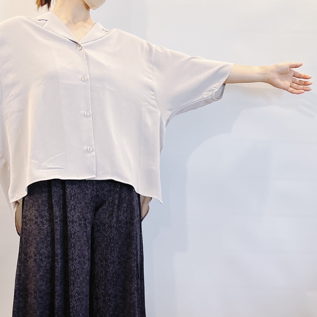 しまむらのおすすめファッションアイテム「ツイルドルマンカイキンシャツ」