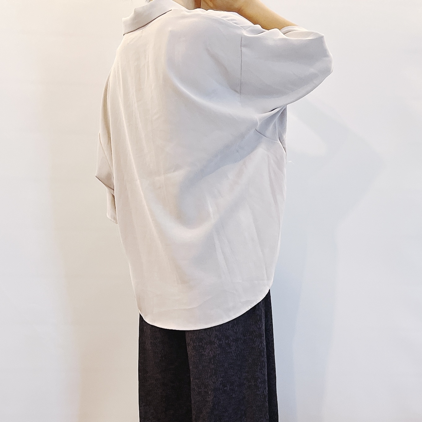 しまむらのおすすめファッションアイテム「ツイルドルマンカイキンシャツ」