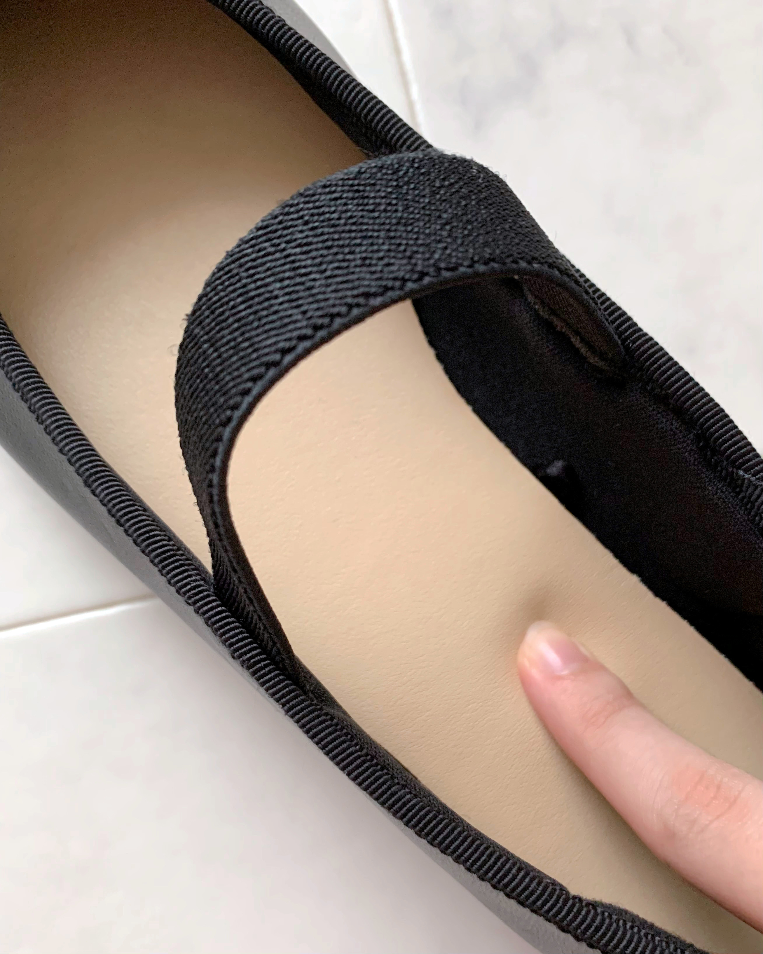 GU（ジーユー）のおすすめファッションアイテム「ストラップバレエシューズ」