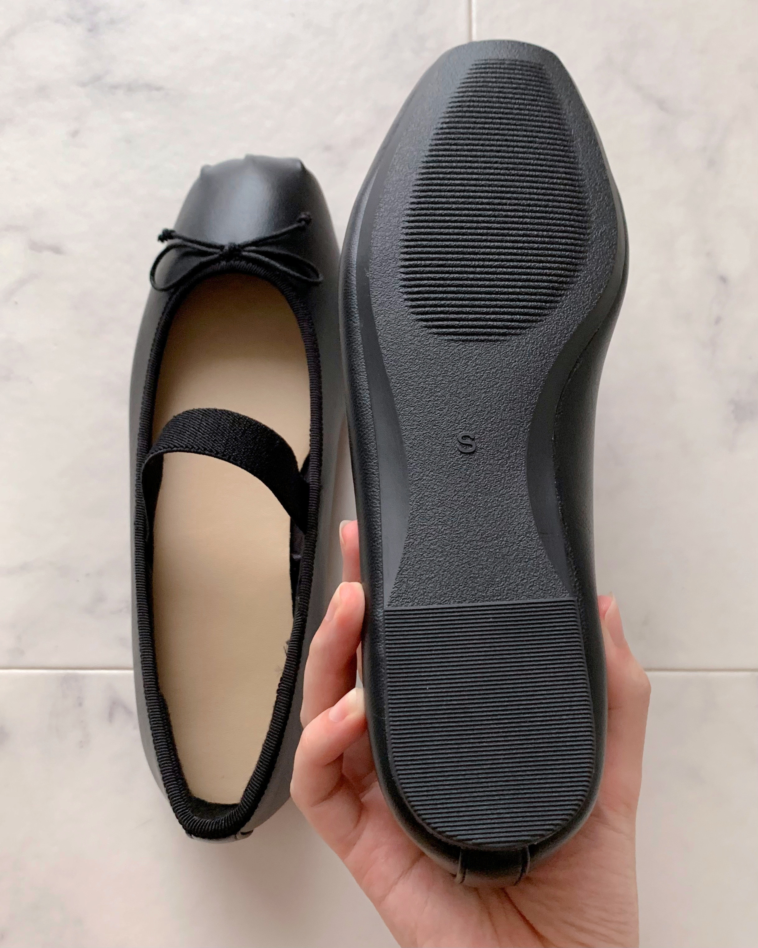 GU（ジーユー）のおすすめファッションアイテム「ストラップバレエシューズ」