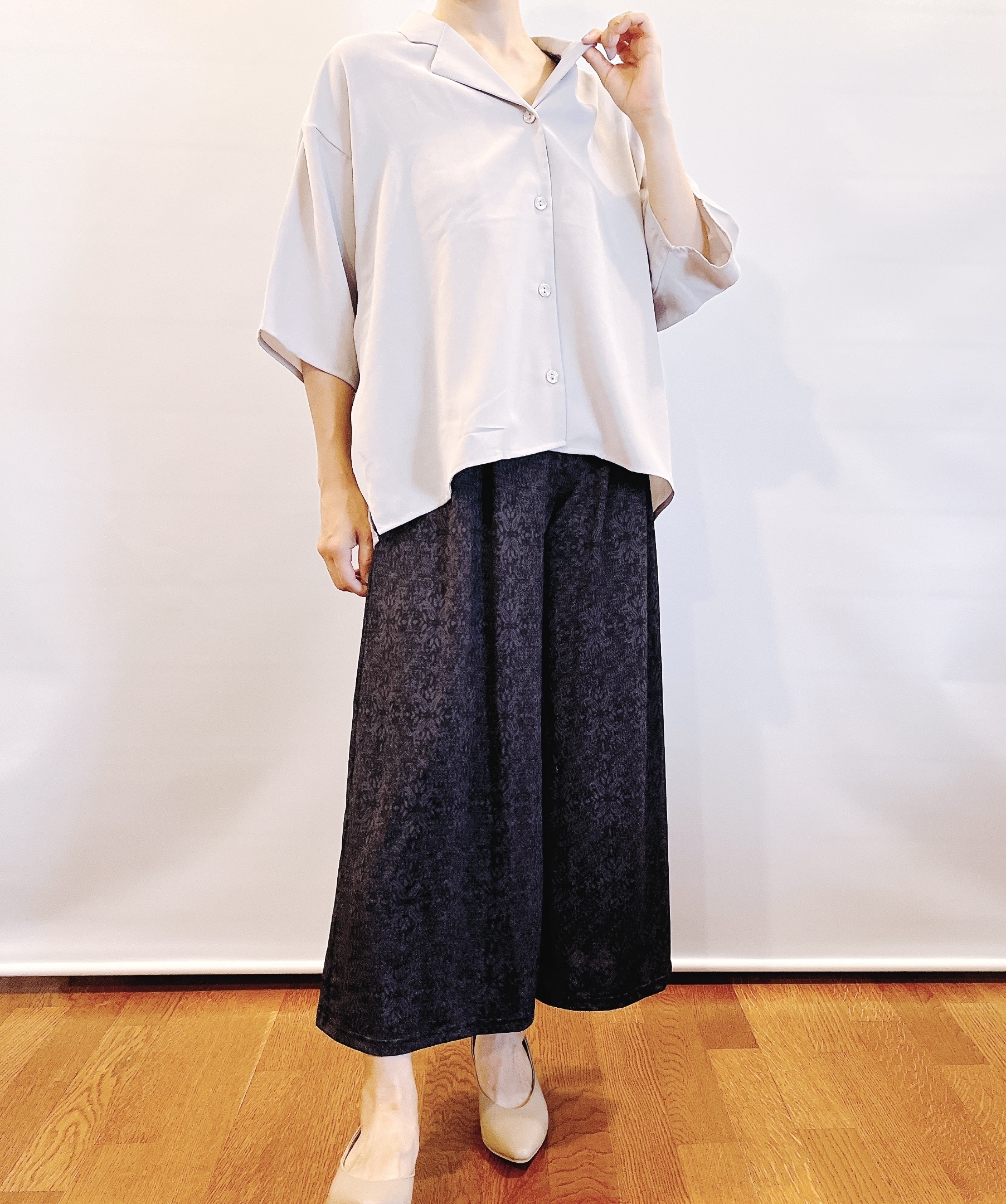 しまむらのおすすめファッションアイテム「ツイルドルマンカイキンシャツ」のコーディネート