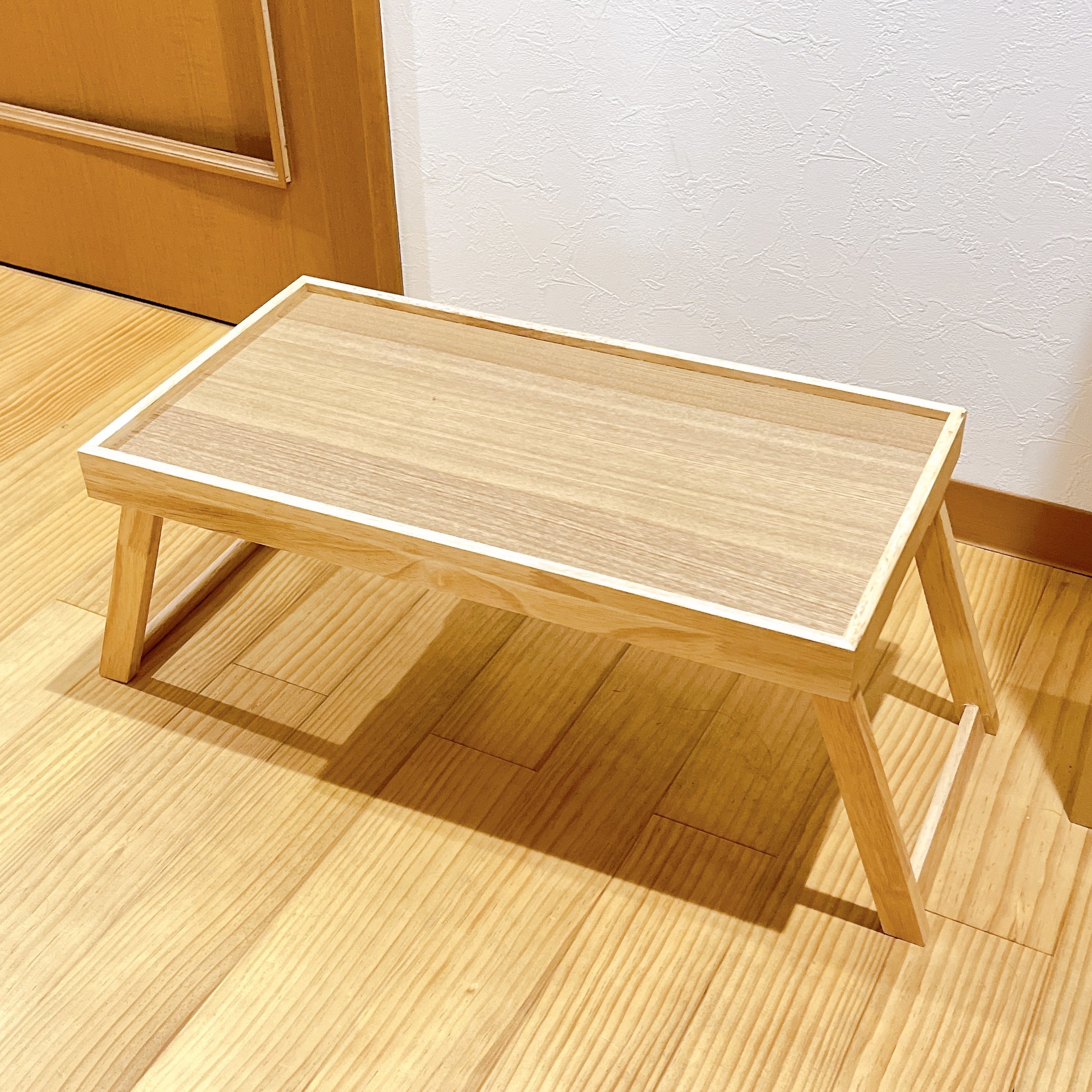 NITORI（ニトリ）「脚付き すべり止め木製トレー（ナチュラル）」