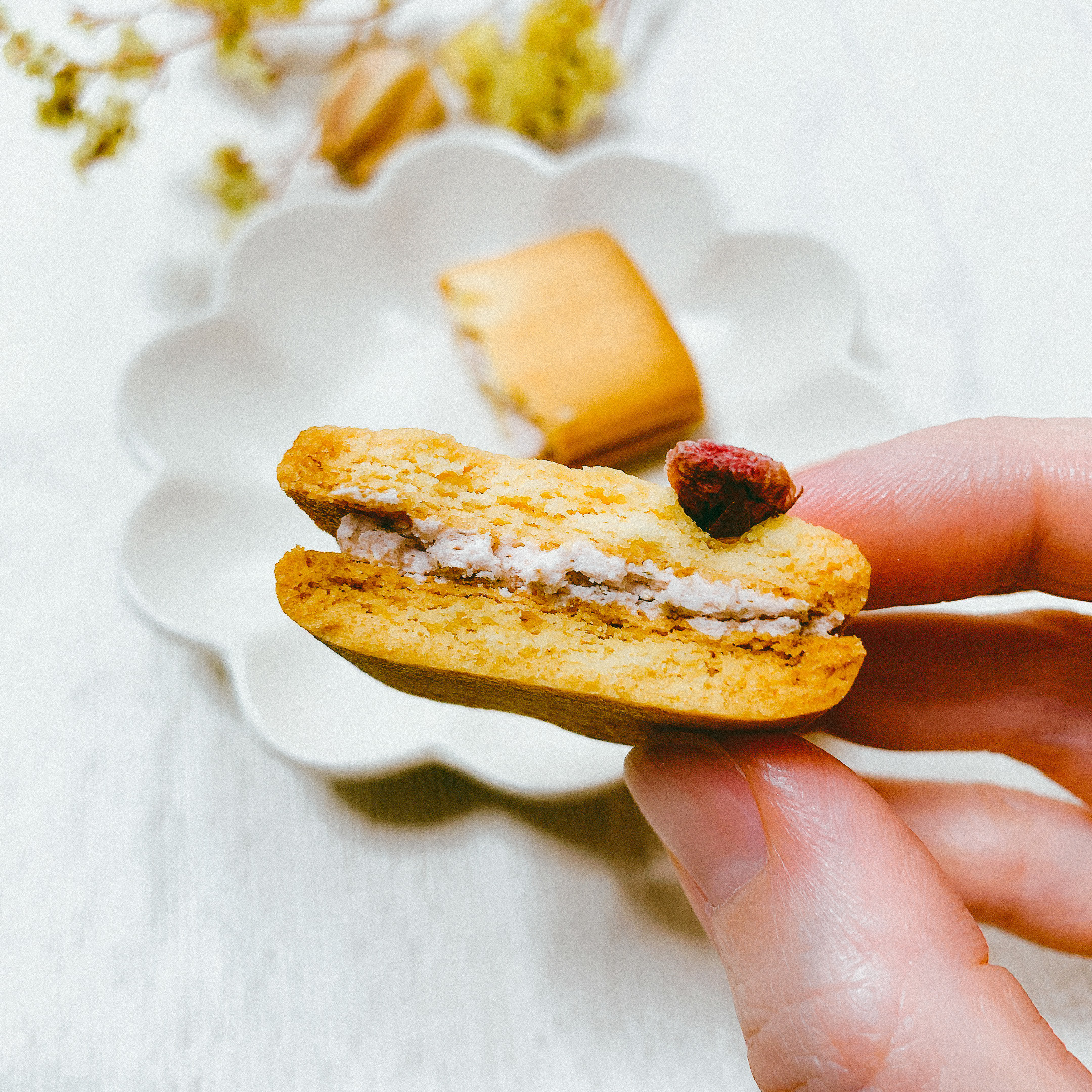 無印良品のおすすめのお菓子「桜のクリームサンドクッキー」