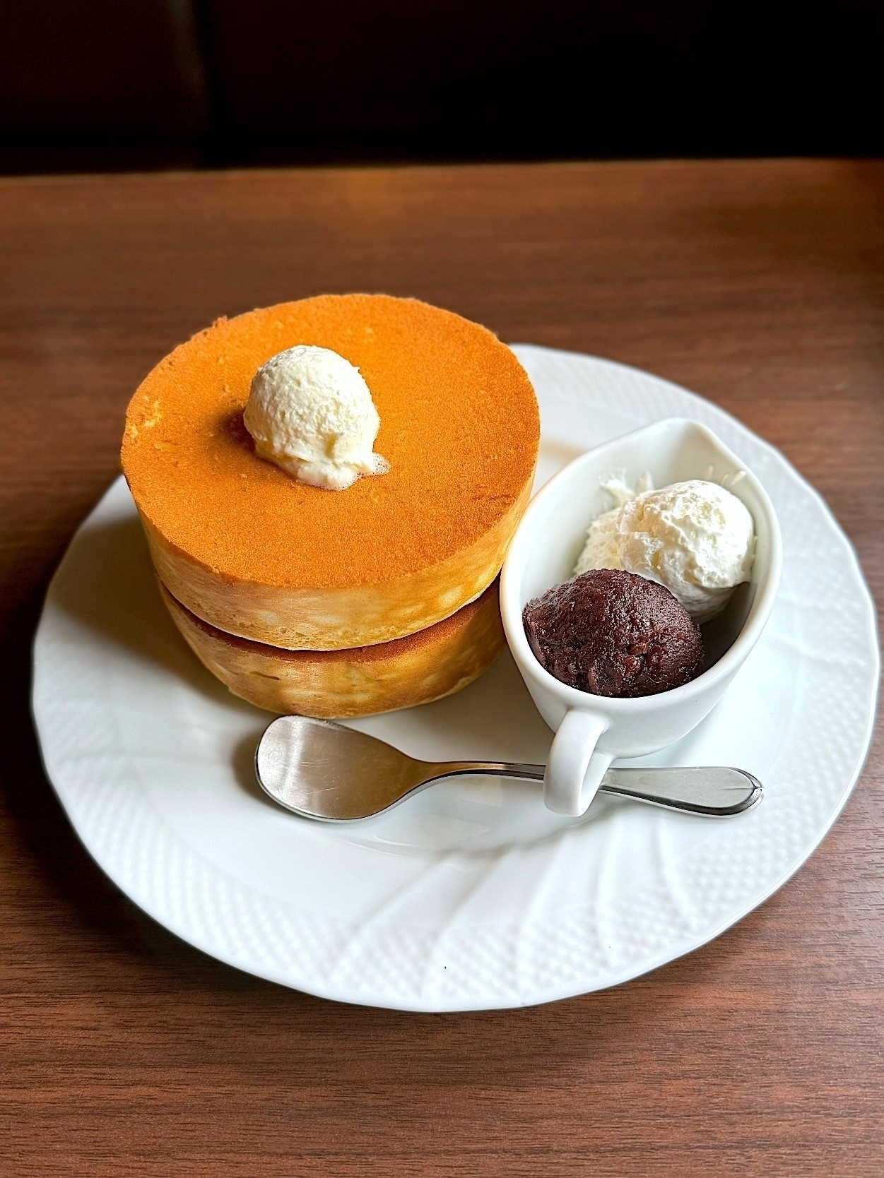 星乃珈琲店のおすすめスイーツ「スフレパンケーキ(つぶあん&ホイップ)」