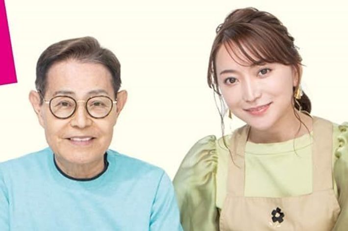 加藤ちゃんと綾菜さんが一緒に座って微笑んでいる日めくりカレンダーの表紙。カレンダーには31のメッセージが含まれています。