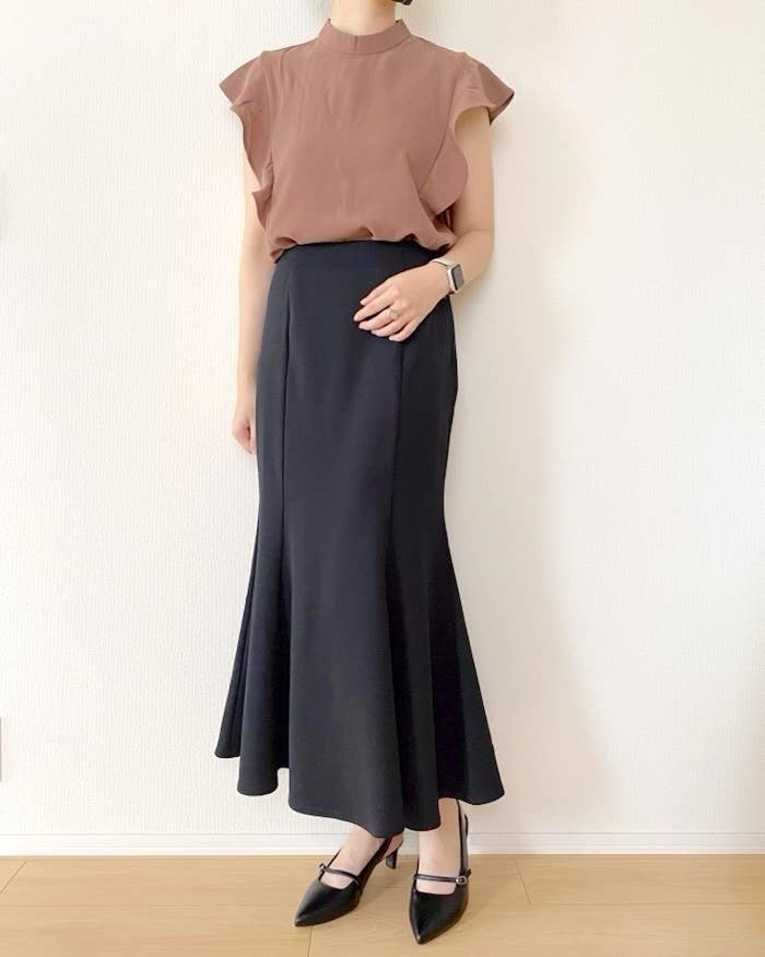 GU（ジーユー）のおすすめファッションアイテム「ラッフルスタンドカラーブラウス（半袖）Z+E」