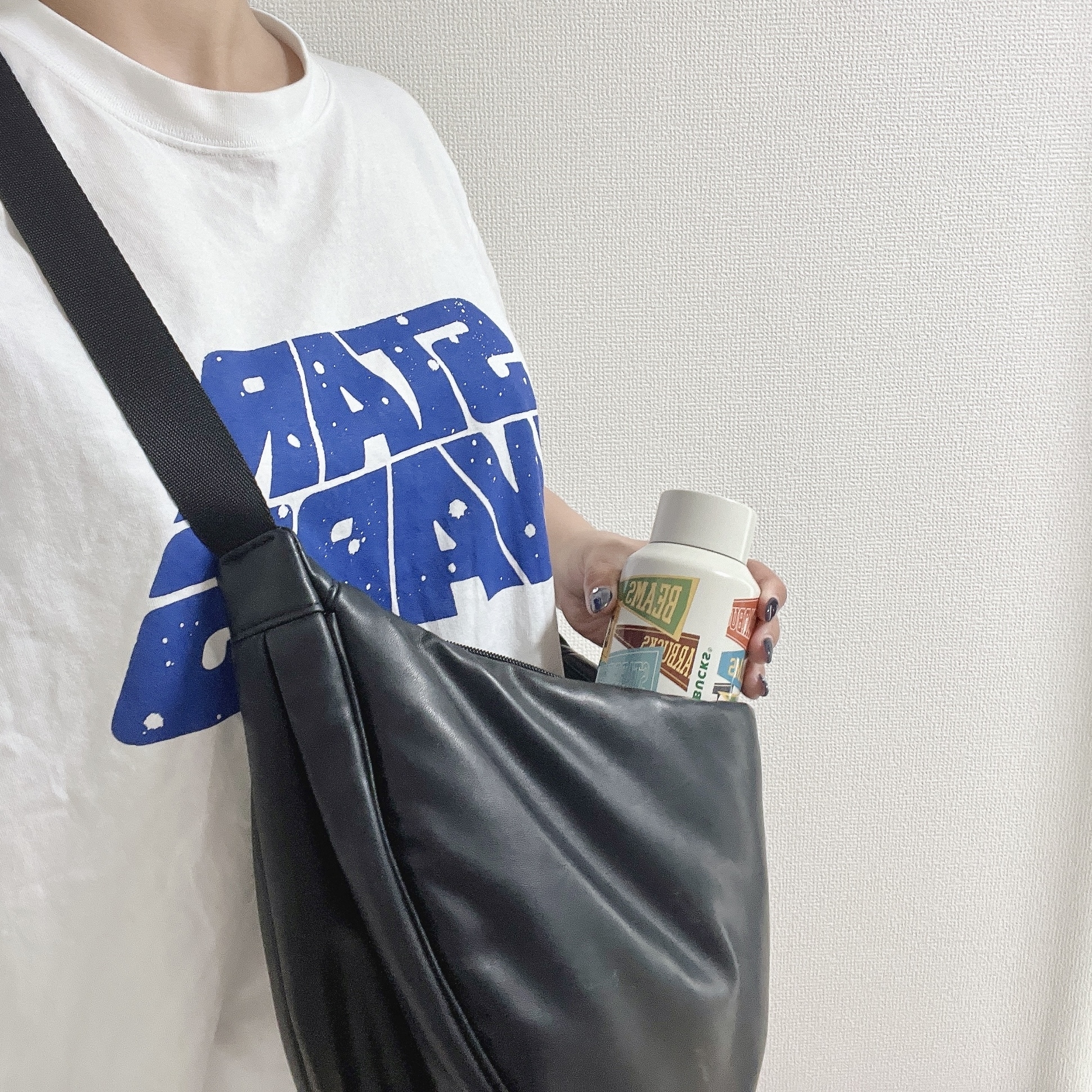スターバックスのおすすめボトル「BEAMS リサイクルステンレスボトル Pennant Design ベージュ 473ml」