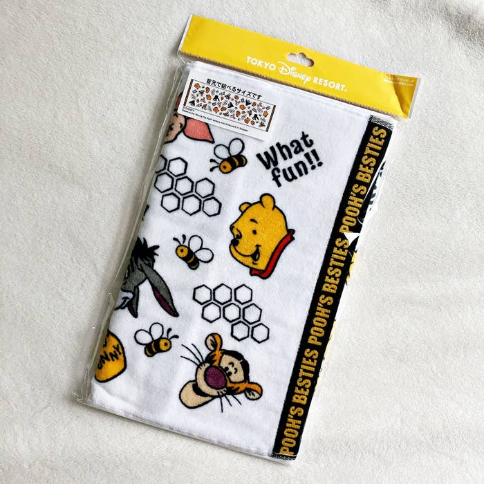 ディズニーランドのおすすめお土産「フェイスタオルロング くまのプーさん」