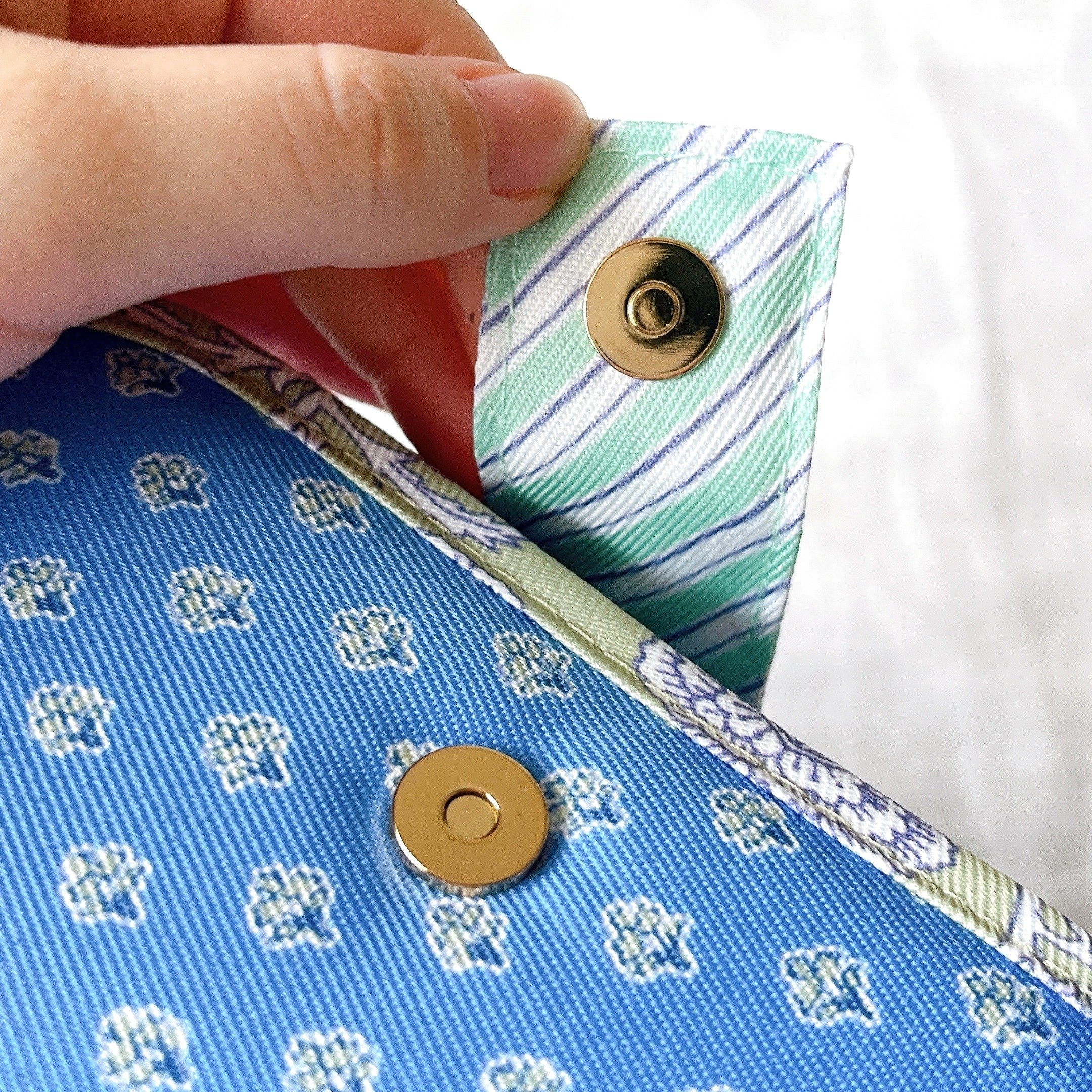 アフタヌーンティーのオススメのグッズ「ブロックプリント調そのままメイクポーチ」