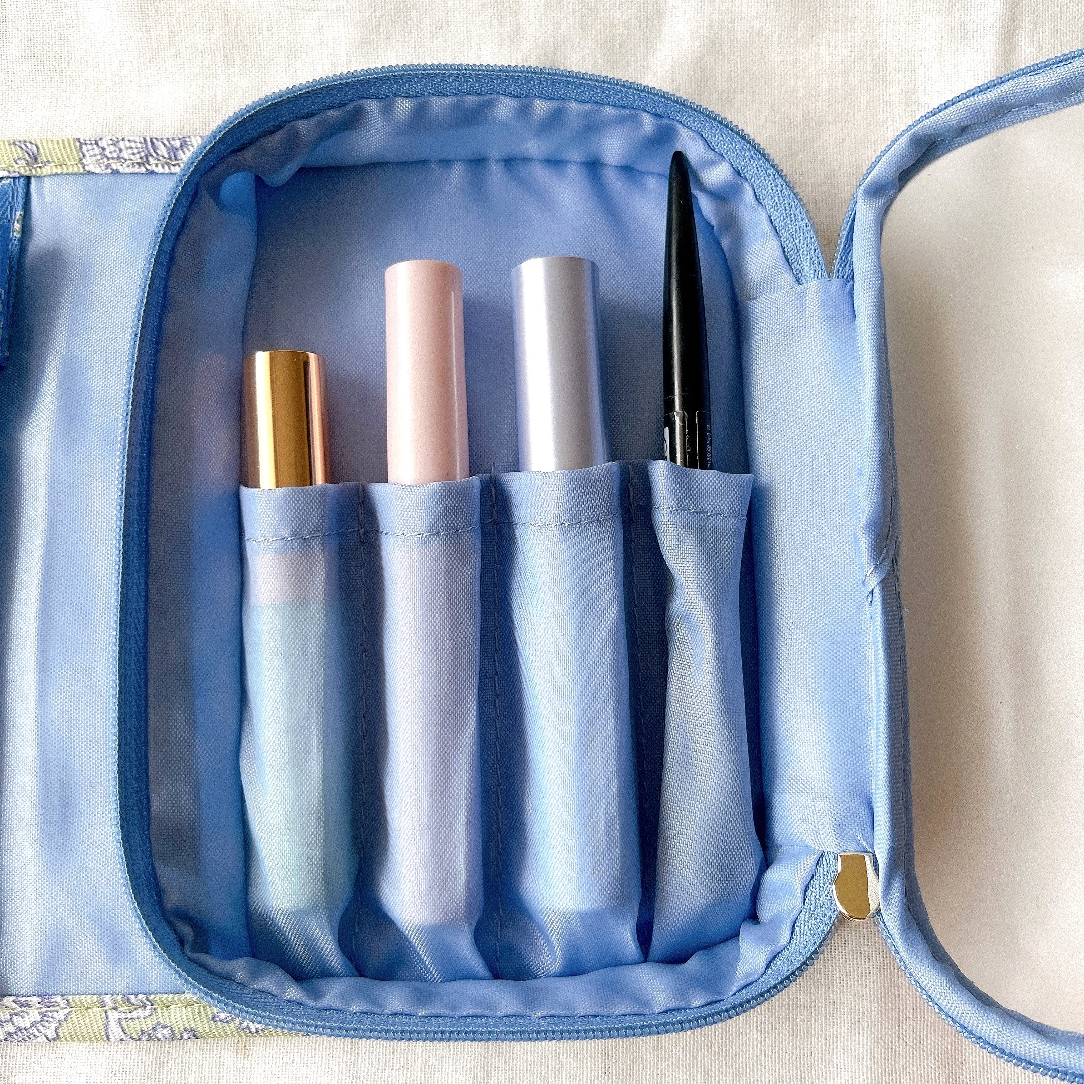 アフタヌーンティーのオススメのグッズ「ブロックプリント調そのままメイクポーチ」