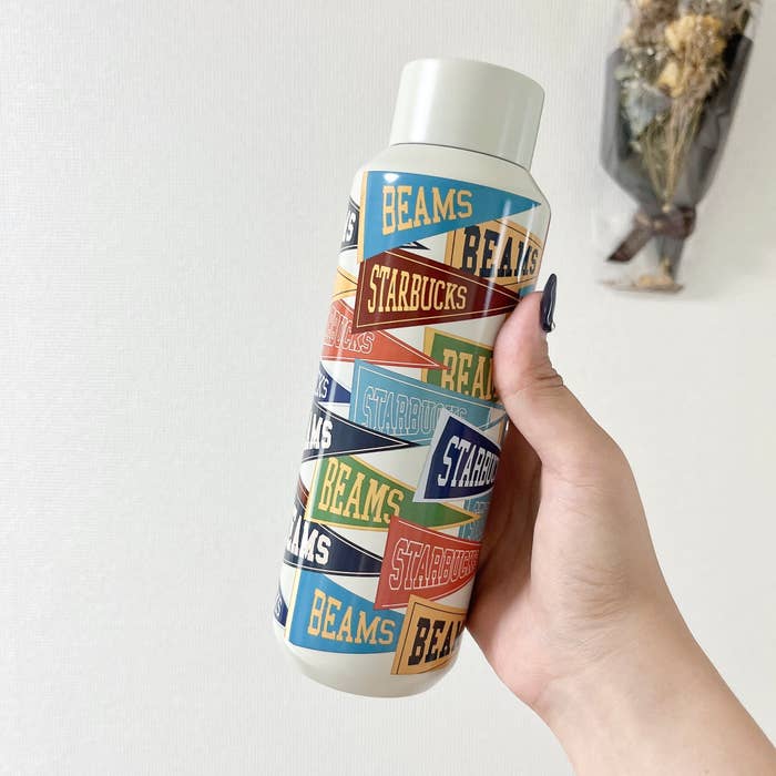 スターバックスのおすすめボトル「BEAMS リサイクルステンレスボトル Pennant Design ベージュ 473ml」