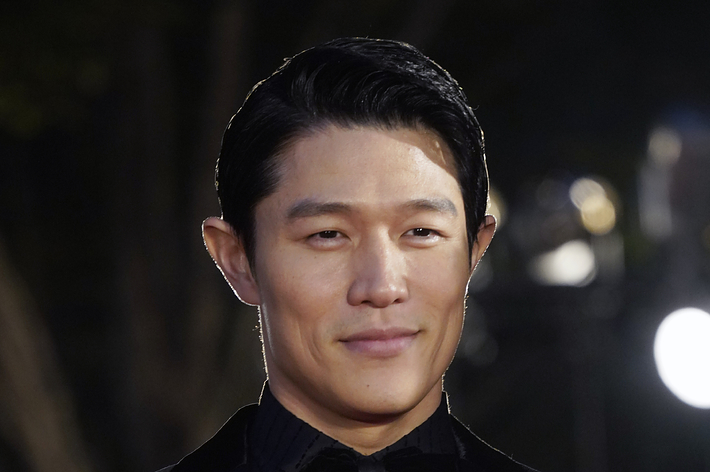 鈴木亮平さん(時事通信)