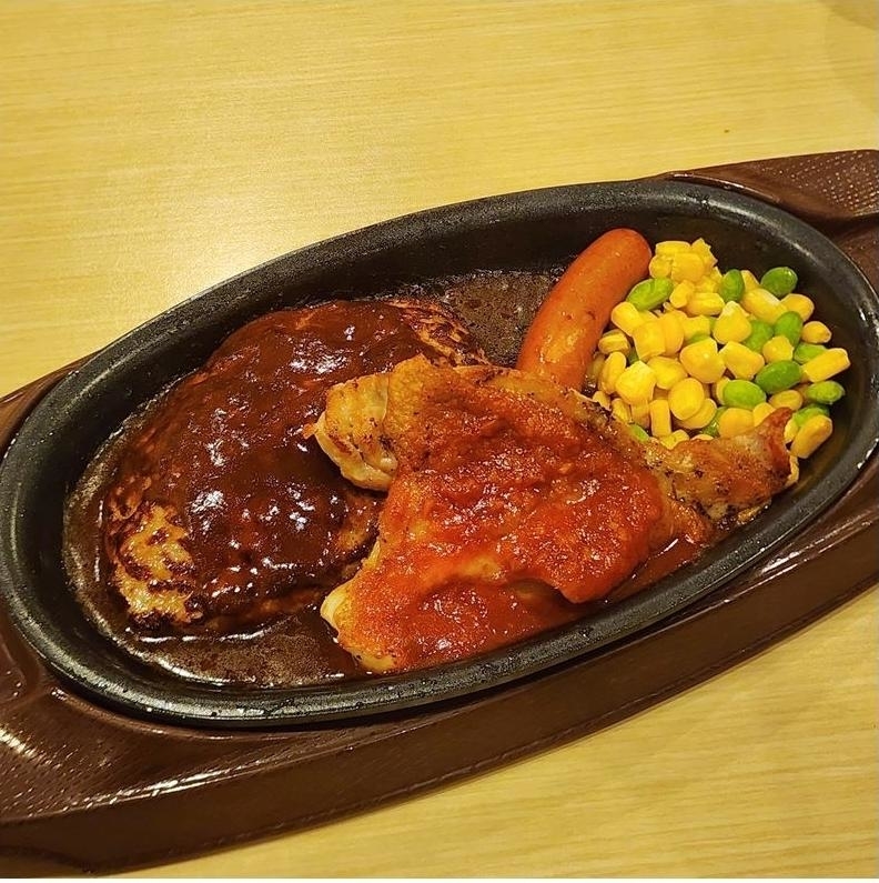 ガストのボリューム満点メニュー「鉄板ハンバーグミックスグリル」