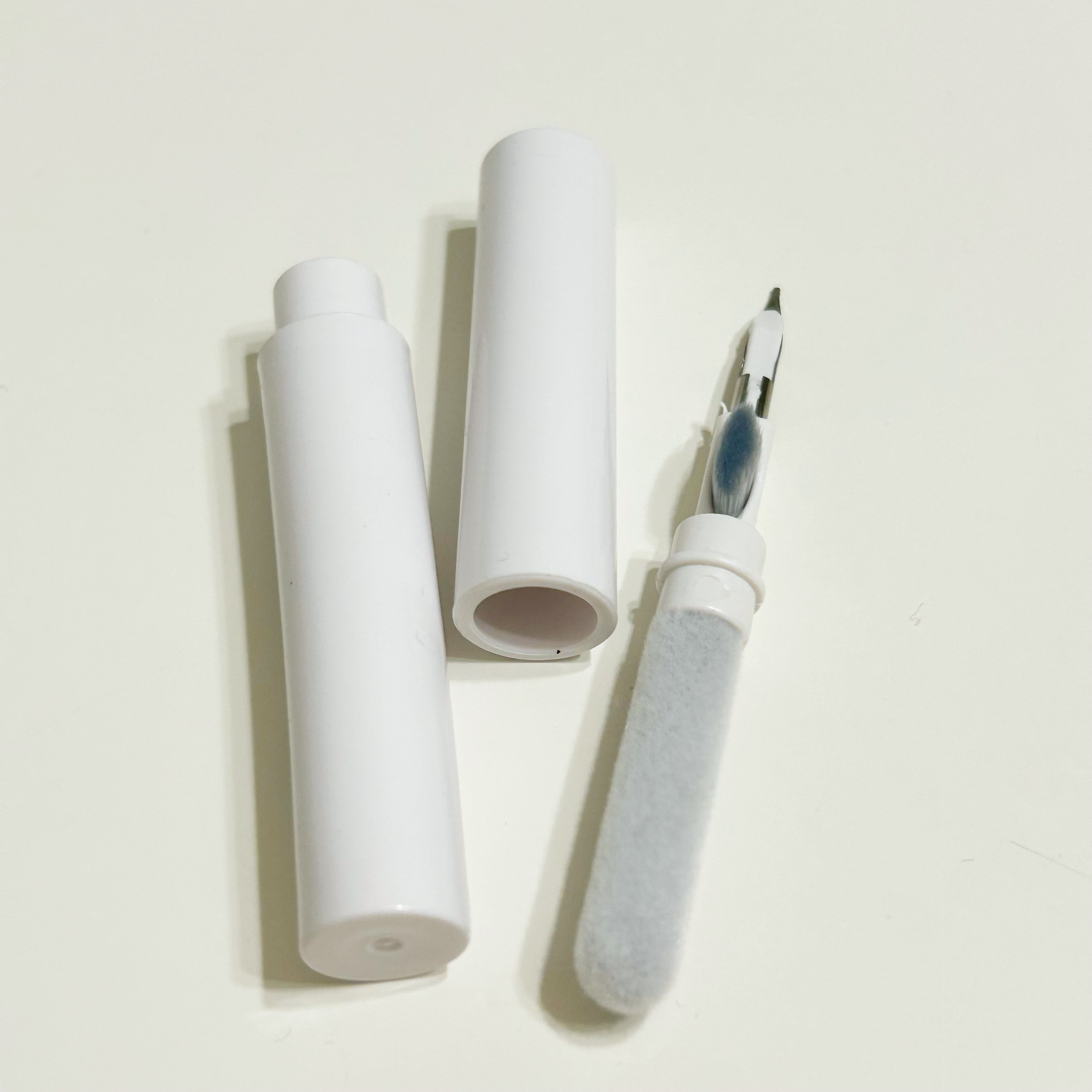 CanDo(キャンドゥ)のお掃除アイテム「3機能イヤホン用掃除スティック」