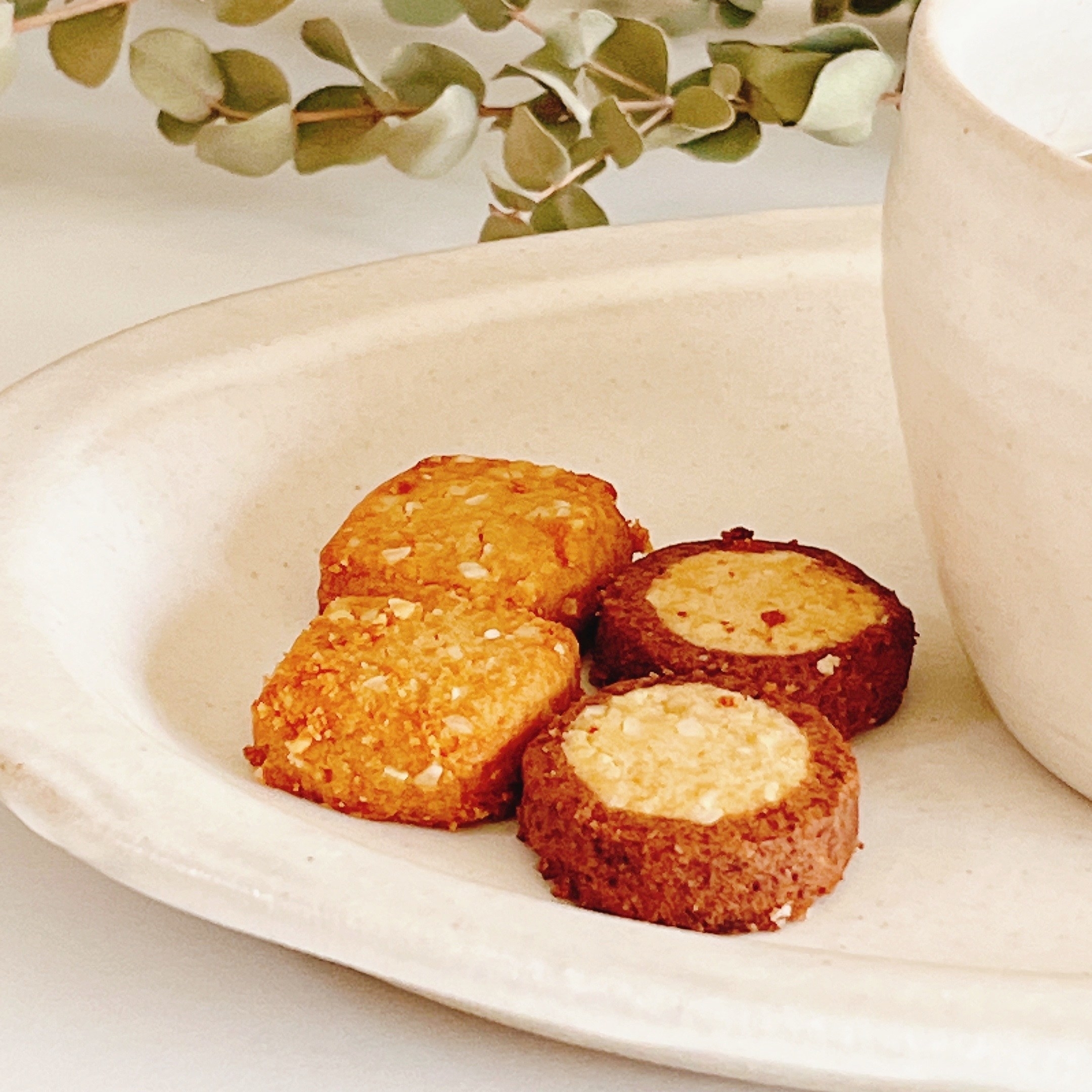 無印良品のおすすめ「糖質10ｇ以下のお菓子 キャラメルサブレ」と「糖質10ｇ以下のお菓子 ショコラサブレ」