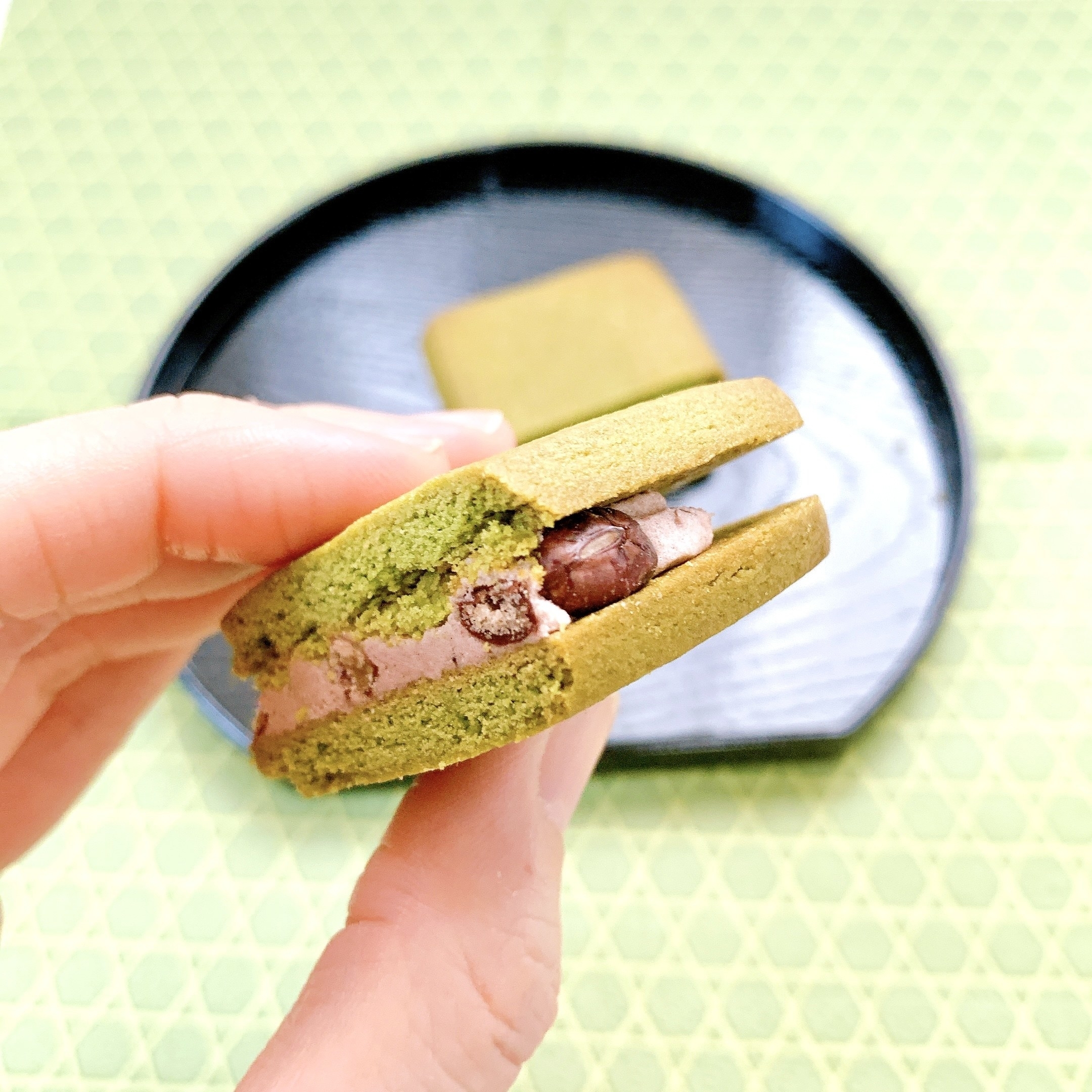 無印良品のおすすめのお菓子「抹茶の小豆クリームサンドクッキー」
