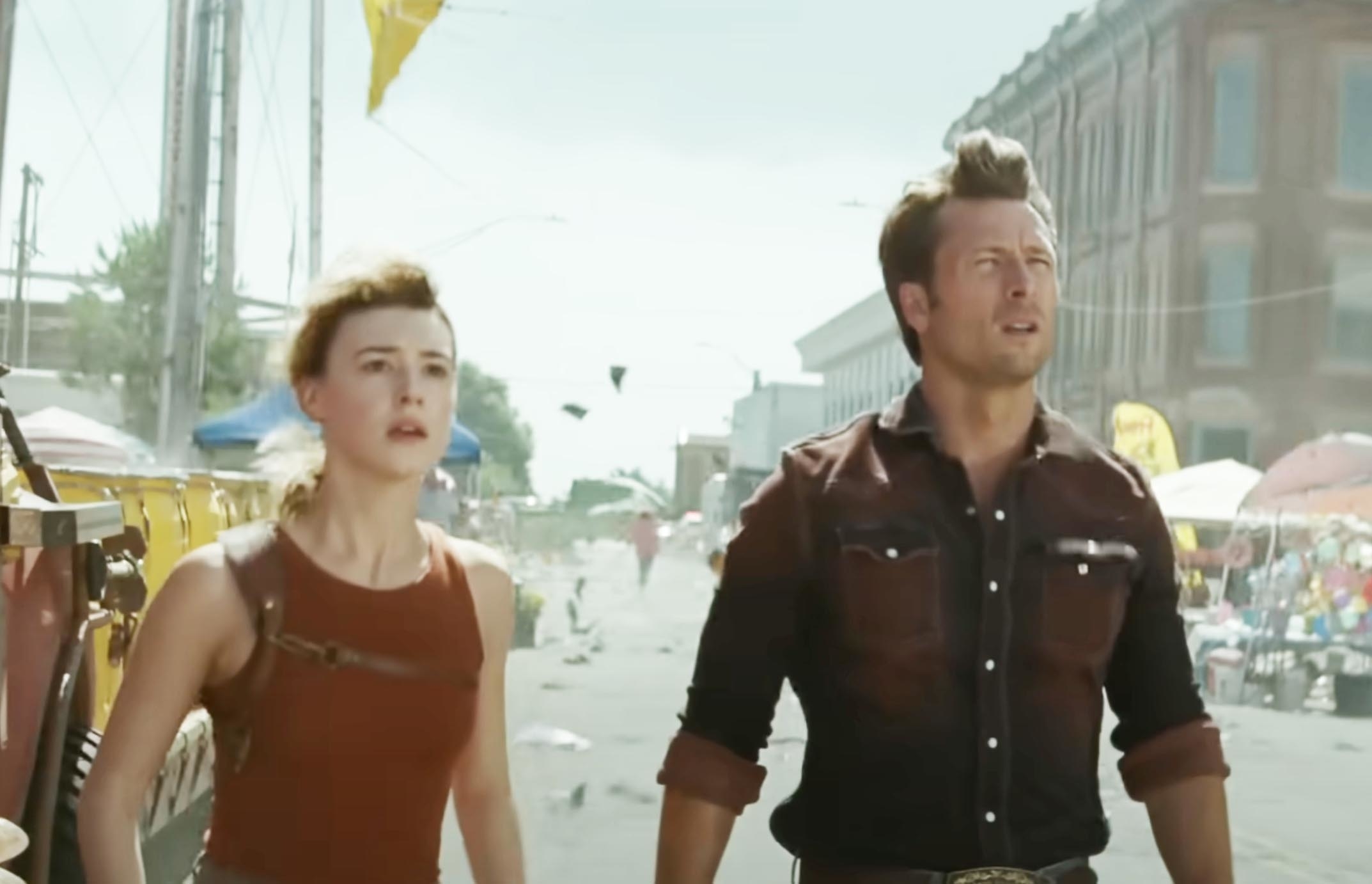 Daisy Edgar-Jones and Glen Powell in &quot;Twisters&quot;