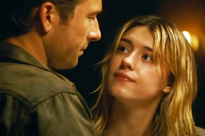 Daisy Edgar Jones and Glen Powell in Twisters