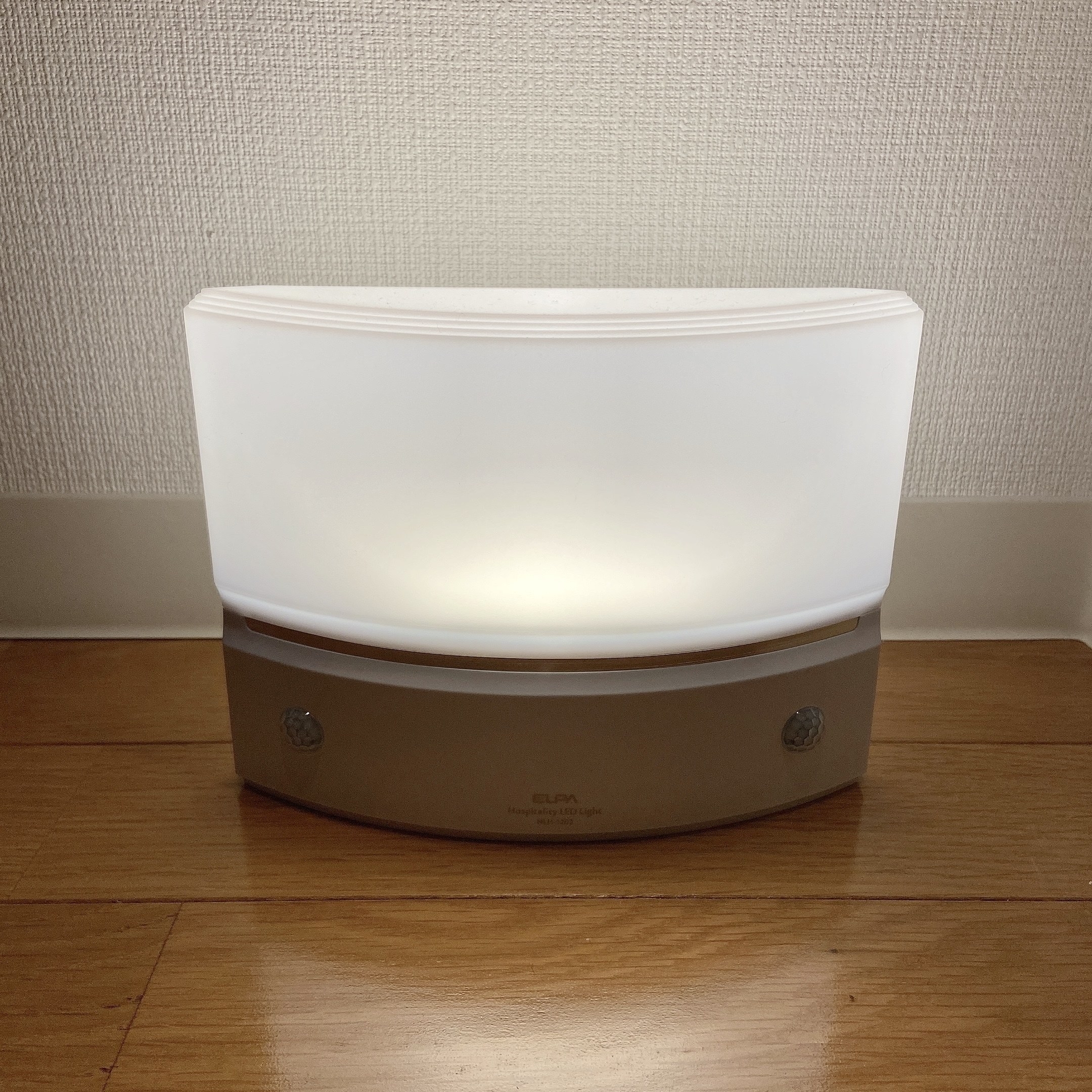 ニトリ「明暗人感付センサーライト もてなしのあかり」