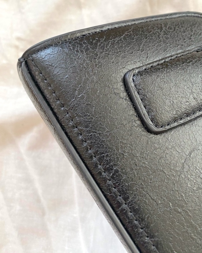 ZARA】大人コーデにマジで使える！高級感たっぷりの「新作バッグ