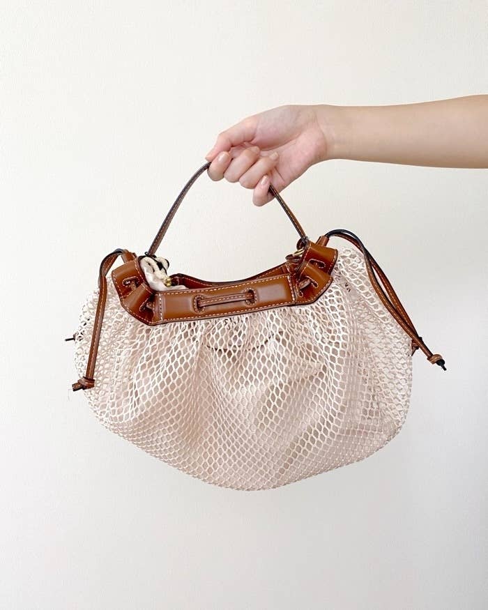 ZARAの「新作ショルダーバッグ」が涼しげデザインでオシャレ！ペット 