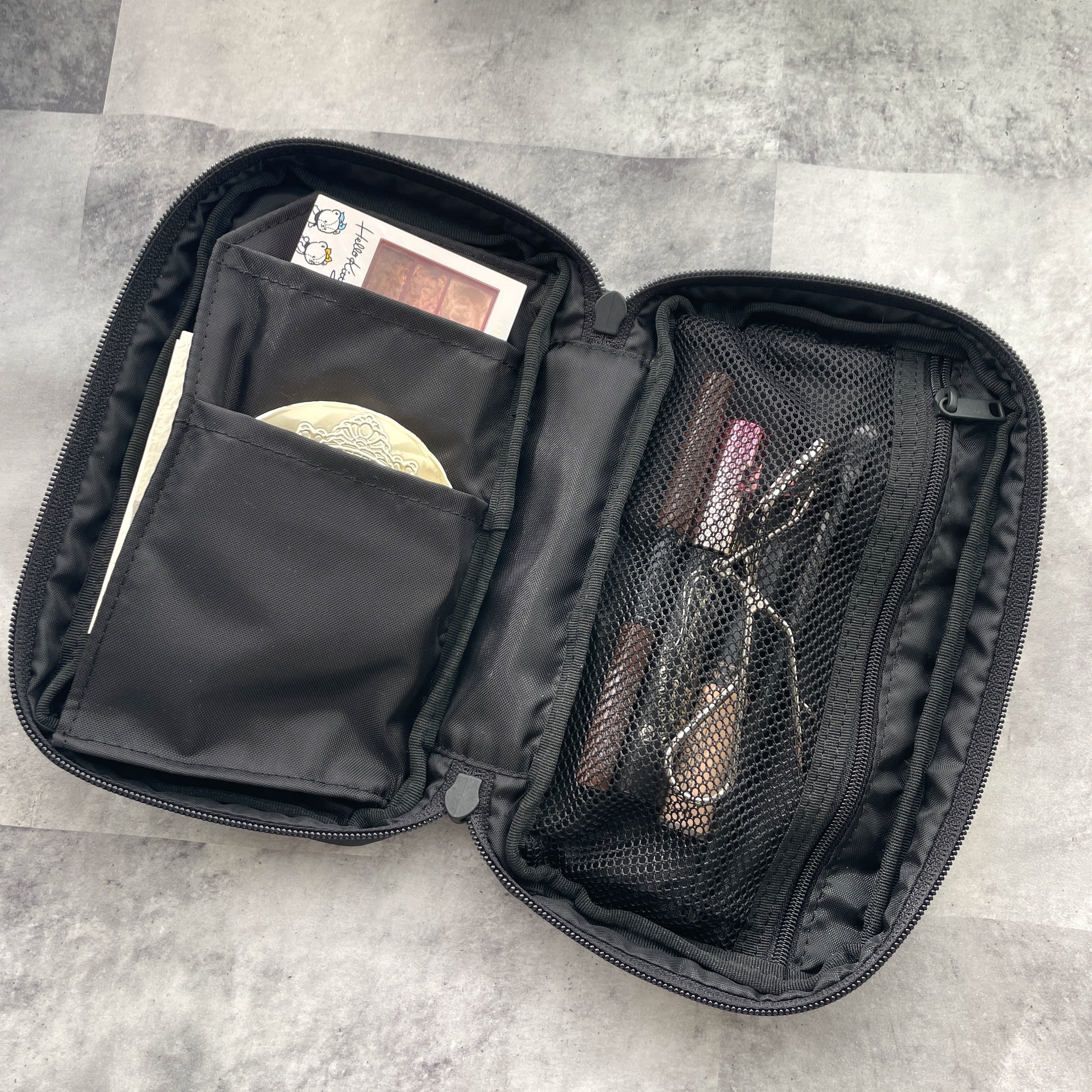 MUJI（無印良品）の収納力ばつぐんポーチ「ナイロンブック型ポーチ」