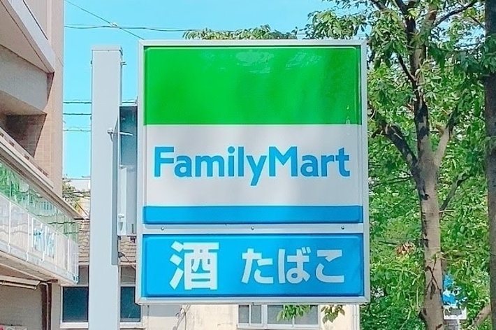 FamilyMart（ファミリーマート）の看板