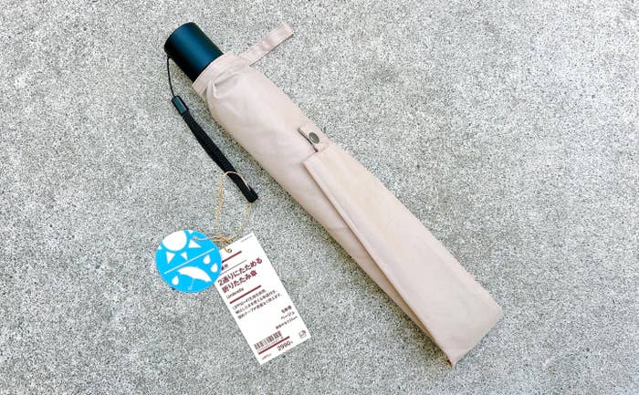 MUJI（無印良品）のおすすめ便利グッズ「晴雨兼用 2通りにたためる 折りたたみ傘」