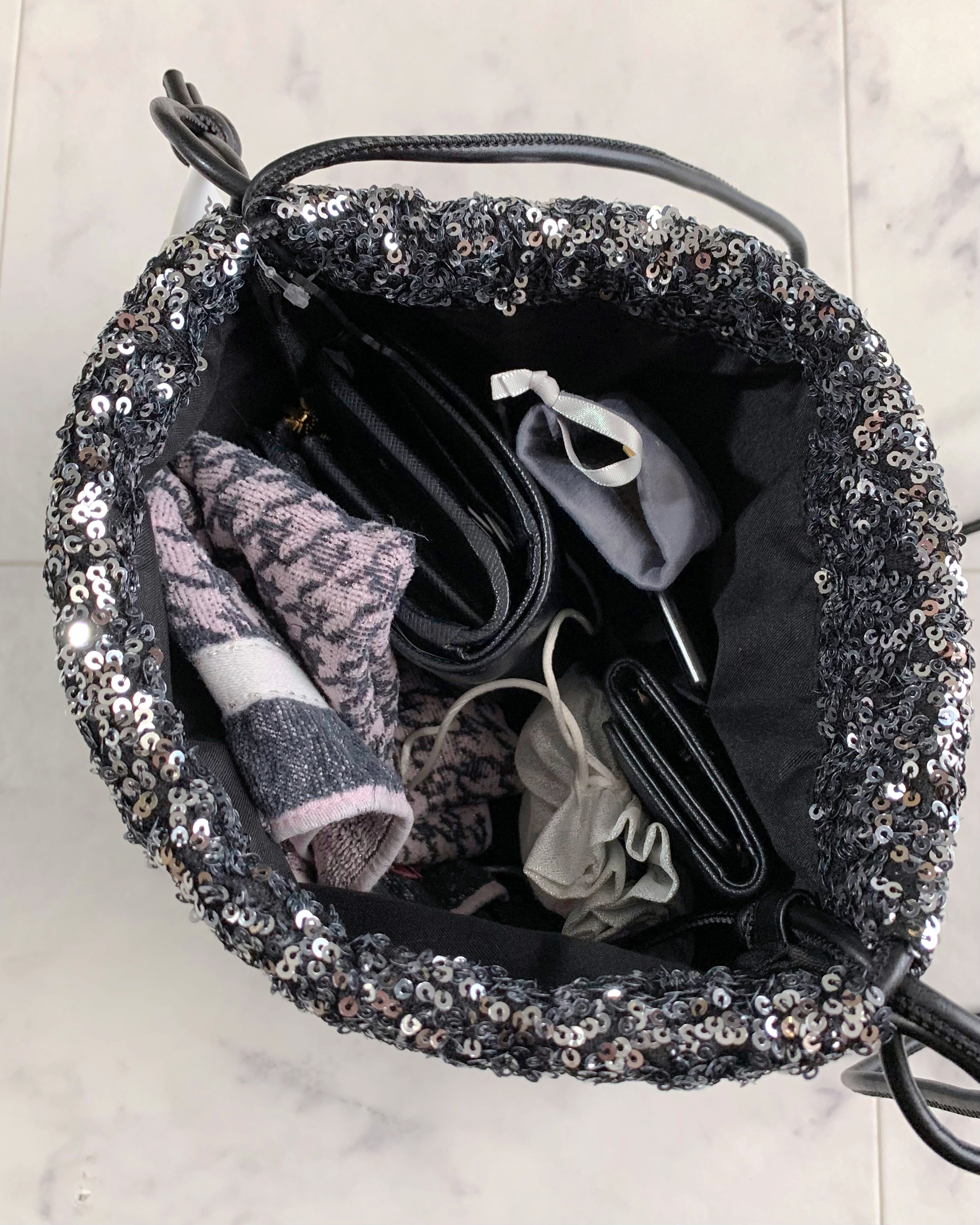 GU(ジーユー)のおすすめファッションアイテム「スパンコールバッグ+E」