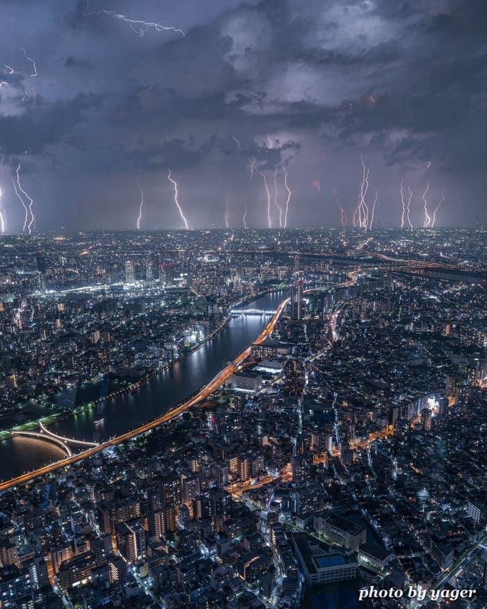 「足立の花火」の開催中止が発表された直後に撮影された足立区周辺の写真(ヤガーさんのXより)