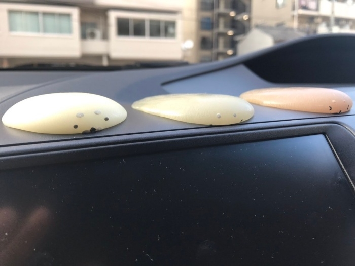 溶けてつぶれてしまったアザラシの置物