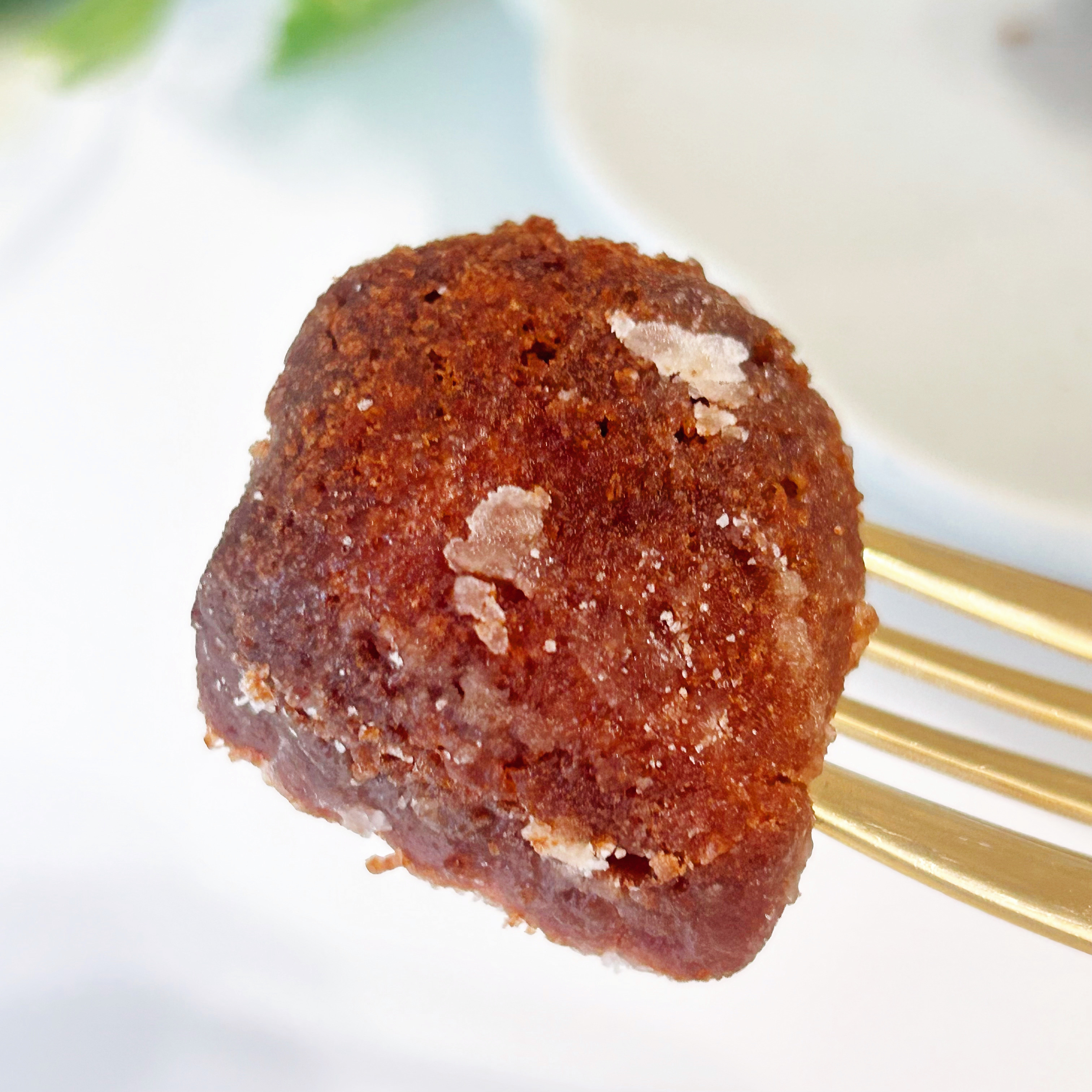 FamilyMart(ファミリーマート)のおすすめおやつ「紫芋のサーターアンダギー6個入(沖縄県産紫芋)」