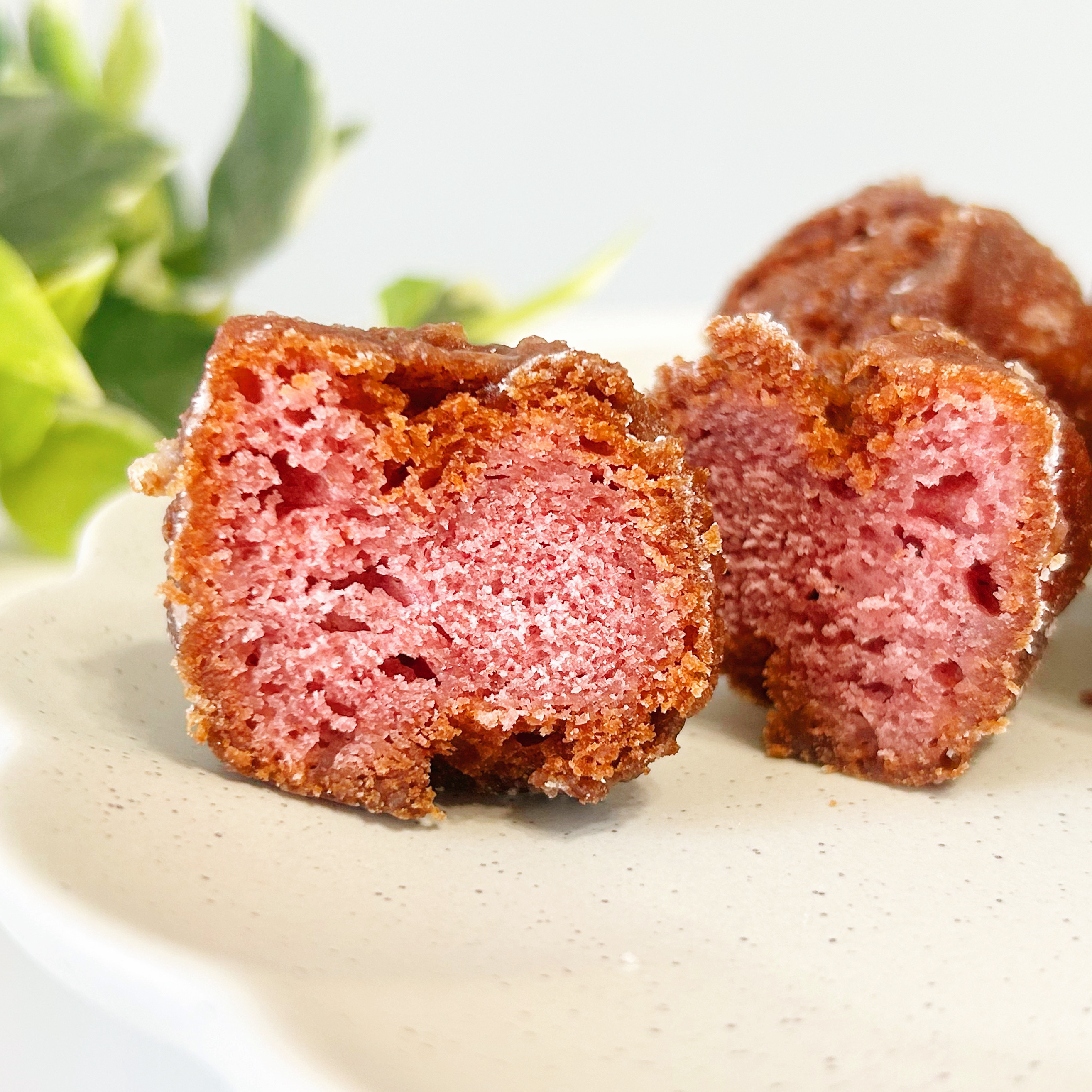 FamilyMart(ファミリーマート)のおすすめおやつ「紫芋のサーターアンダギー6個入(沖縄県産紫芋)」