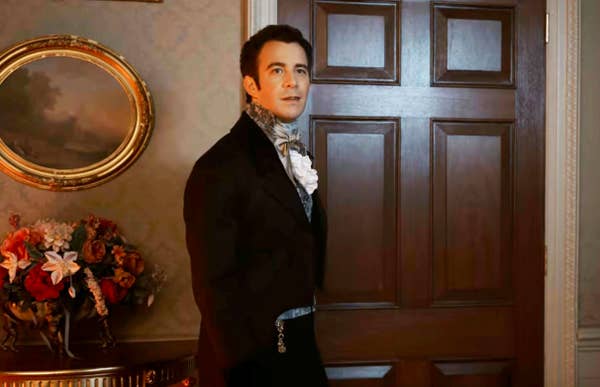 Luke Thompson in a scene from Bridgerton