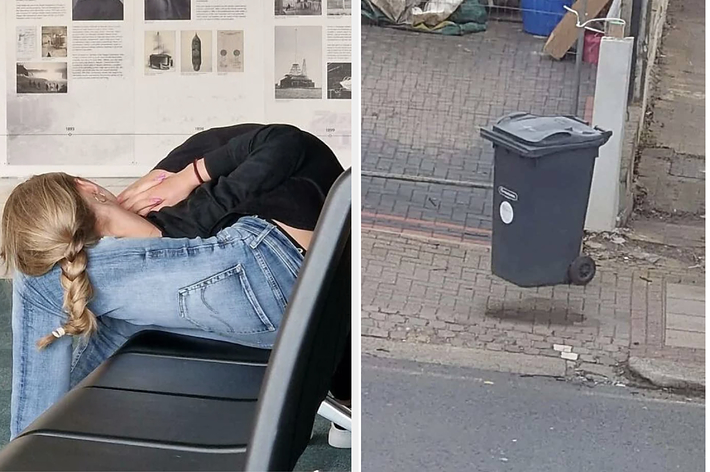 2人が椅子に座り、一人がもう一人の膝の上に頭を置いてリラックスしている。後ろには展示パネルが並んでいる。