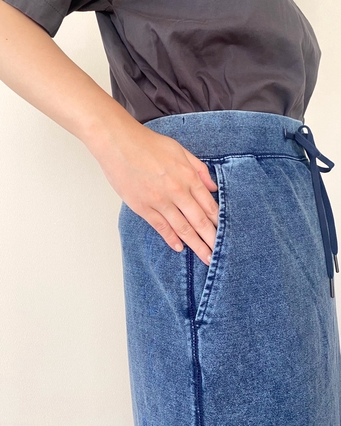 GU（ジーユー）のおすすめファッションアイテム「ウォッシュドスウェットマキシスカート」