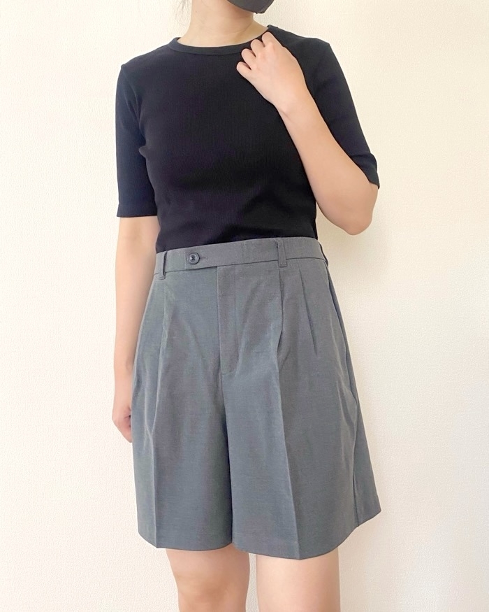 GU（ジーユー）のおすすめファッションアイテム「Wタックショートパンツ」